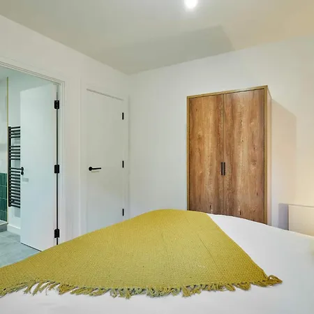 Host & - Lockside House